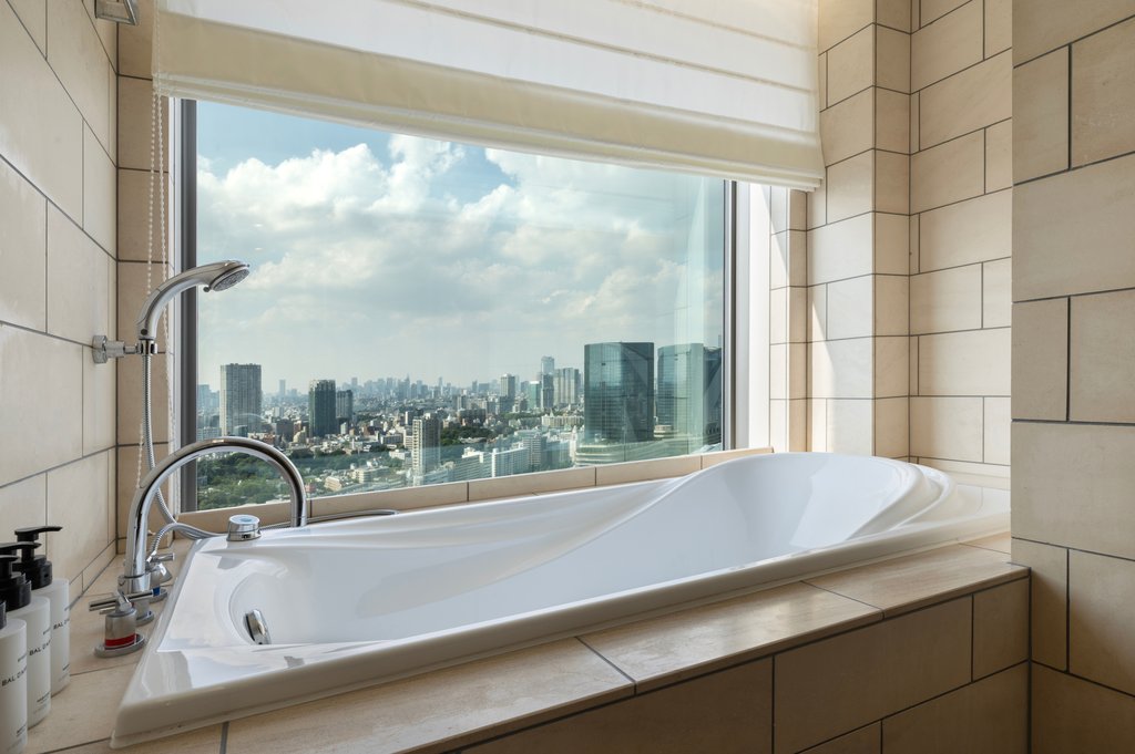 1 Bedroom Suite 1 King Club Lounge Access