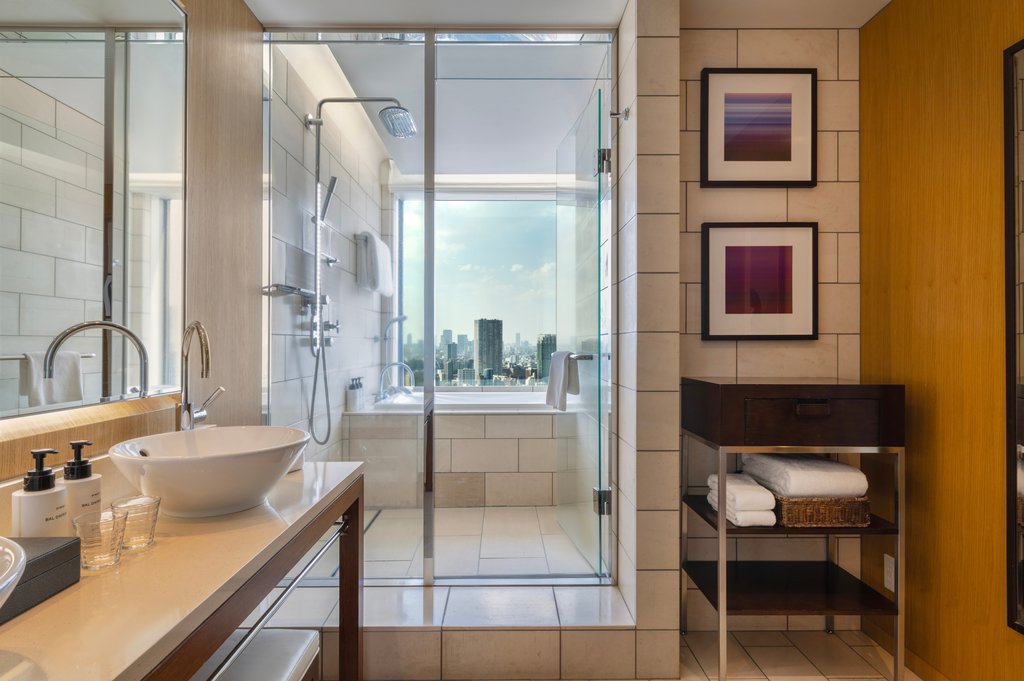 1 Bedroom Suite 1 King Club Lounge Access