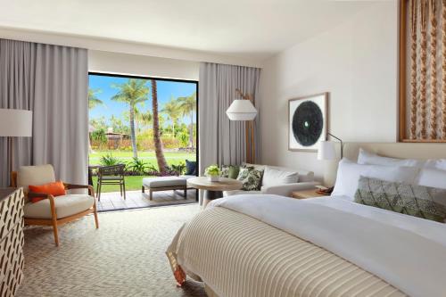Garden View King Hearing Accessible Guestroom