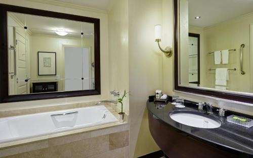 Deluxe King Room - Hearing Access