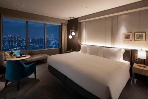 Classic King Room with Urban View