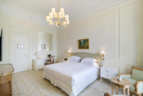 Classic King Room with Beach View