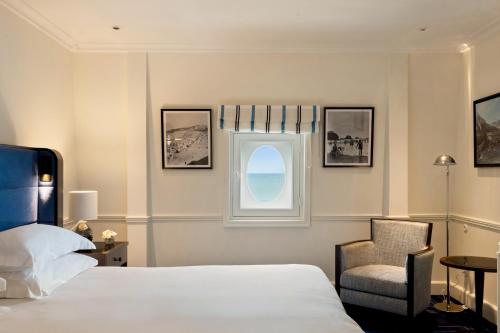 Deluxe King Room Cruise Liner