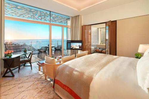 Deluxe King Guest Room with Beach View with Balcony 