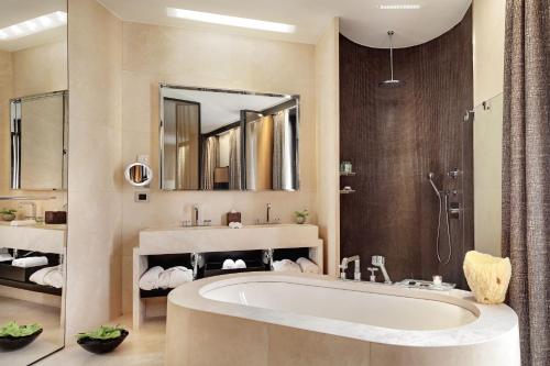 Superior Suite with Garden View