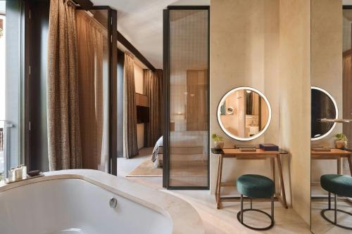 Superior Suite with Garden View