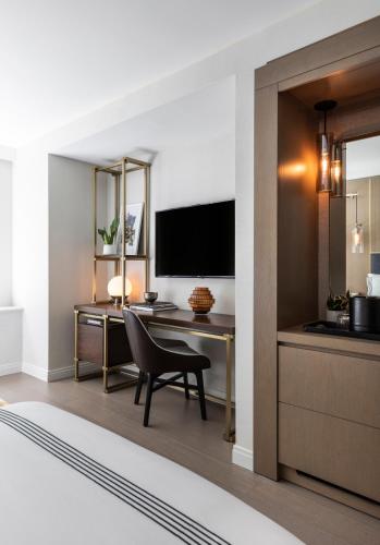 Double Room with Two Double Beds and Shower - Accessible
