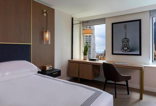Deluxe King Room with Accessible Shower