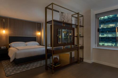 King Studio Suite with Accessible Tub