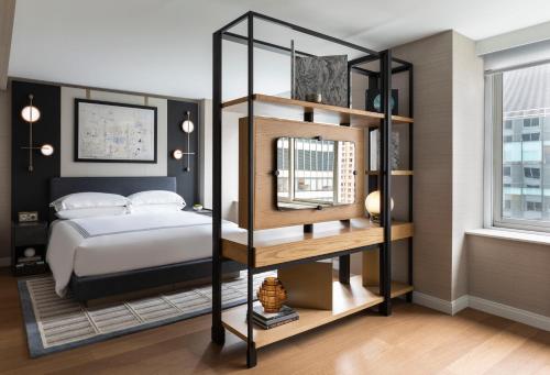 King Studio Suite with Accessible Tub