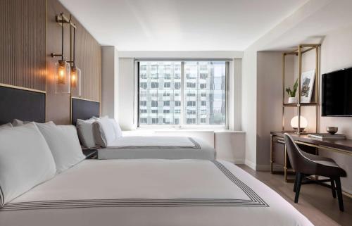 Double Room with Two Double Beds and Tub