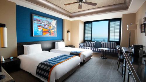 Executive Twin Room - Harbor View on Higher Floor with Complimentary mini-bar