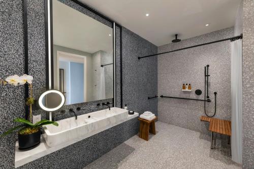 Manhattan King Room - High Floor
