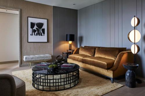 Madison One Bedroom King Suite - Club Level