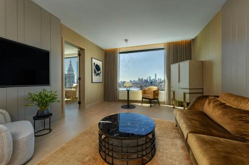 Liberty One Bedroom King Suite - Club Level