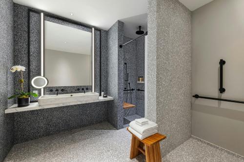Liberty One Bedroom King Suite - Club Level