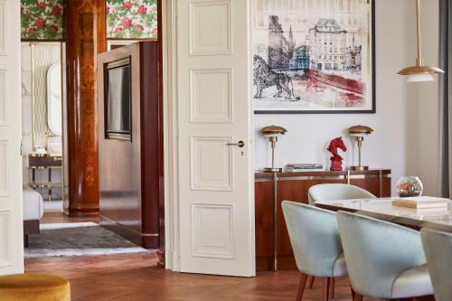 Wintergarden Adina Suite