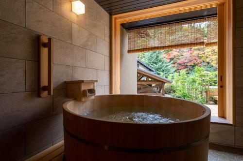 Deluxe Suite with Private Hot Spring - "Shinraku 501"