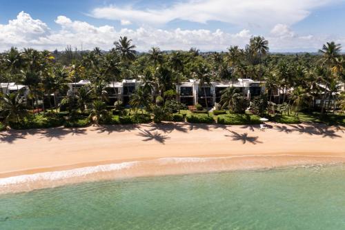 Three-Bedroom Residence with Balcony - Oceanfront/Mid Floor