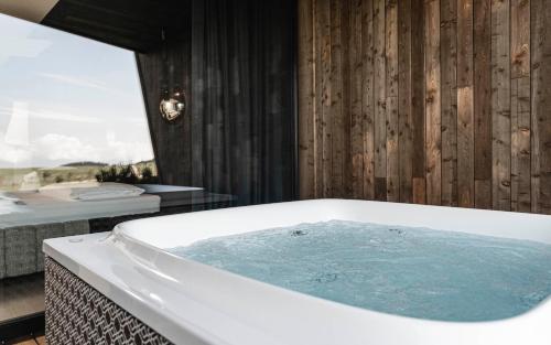 Garden Retreat with Jacuzzi