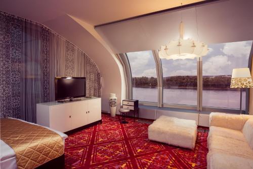 Corner Suite