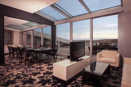 Hero Suite with access to the Rooftop Terrace