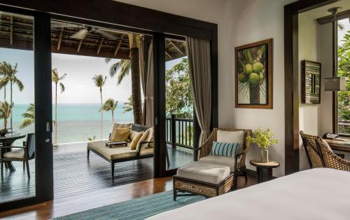 Oceanfront Pool Villa King