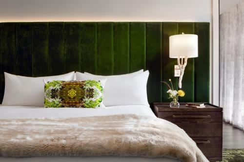 Standard King Room with City View