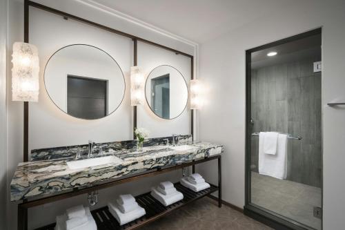One-Bedroom King Suite with City View