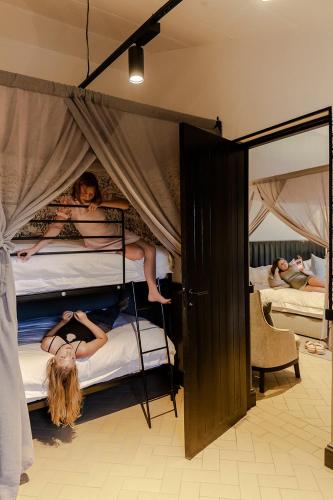 Family Garden Suite (land based)