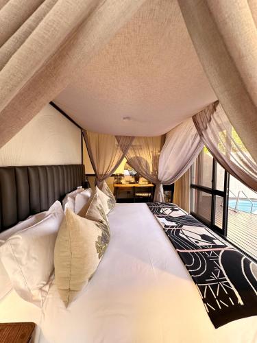 Sunset Suite with plunge pool (land based)