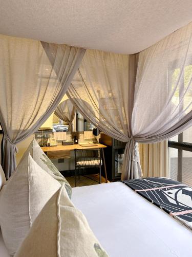 Sunset Suite with plunge pool (land based)