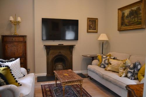One-Bedroom Manor Cottage