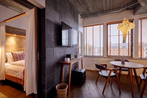 Deluxe Suite