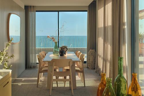 Ultimate ME + Suite Sea View