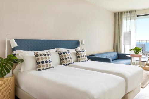 Superior ME Sea View (3 Adults)