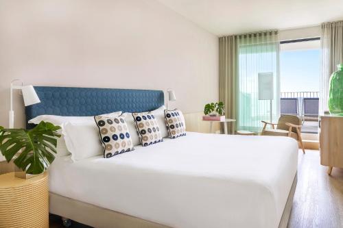 Superior ME Sea View (3 Adults)