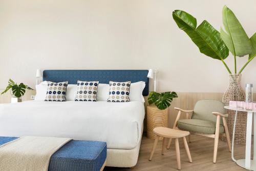 Studio Suite + Junior Suite Sea View (3 Adults)