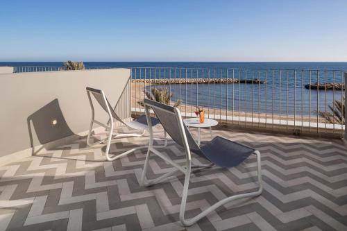Studio Suite + Junior Suite Sea View (3 Adults)