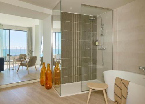 Studio ME + Suite Sea View