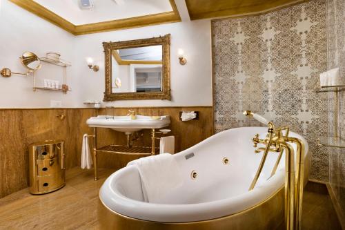 Signature Suite