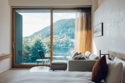 Twin room with mountain view
