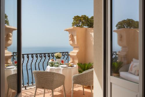 Sea View and Terrace  Premium Twin Room