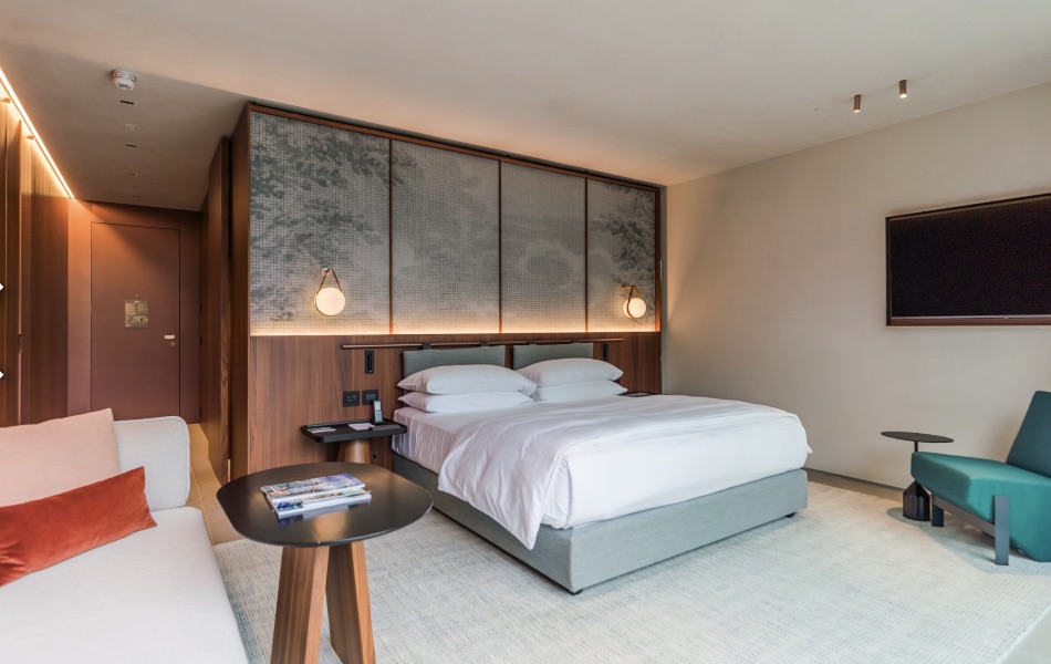 Lake Garden View Suite