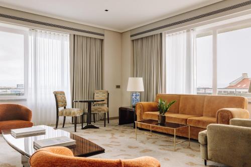 Grand Bedroom Suite King Bed