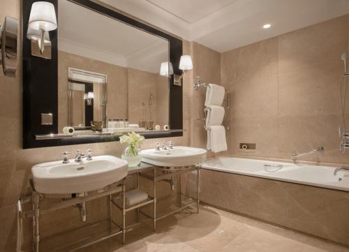 Deluxe Park View Room King