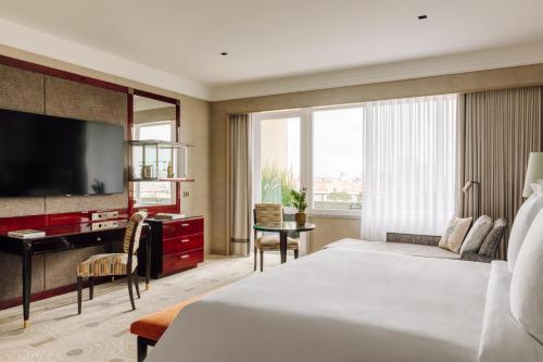 Deluxe Park View Room 2 twins