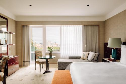 Deluxe Park View Room 2 twins