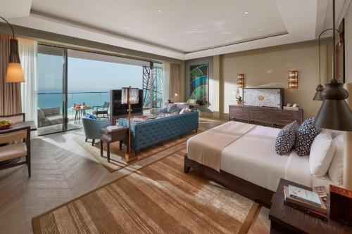 Junior Sea View Suite with Club Lounge Access -  including Daily Breakfast & Afternoon Tea, Evening Drinks & Canapes