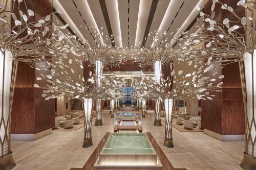 Royal Suite with Club Lounge Access